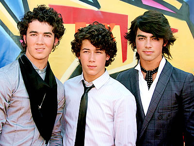 [Jonas-Brothers.jpg]