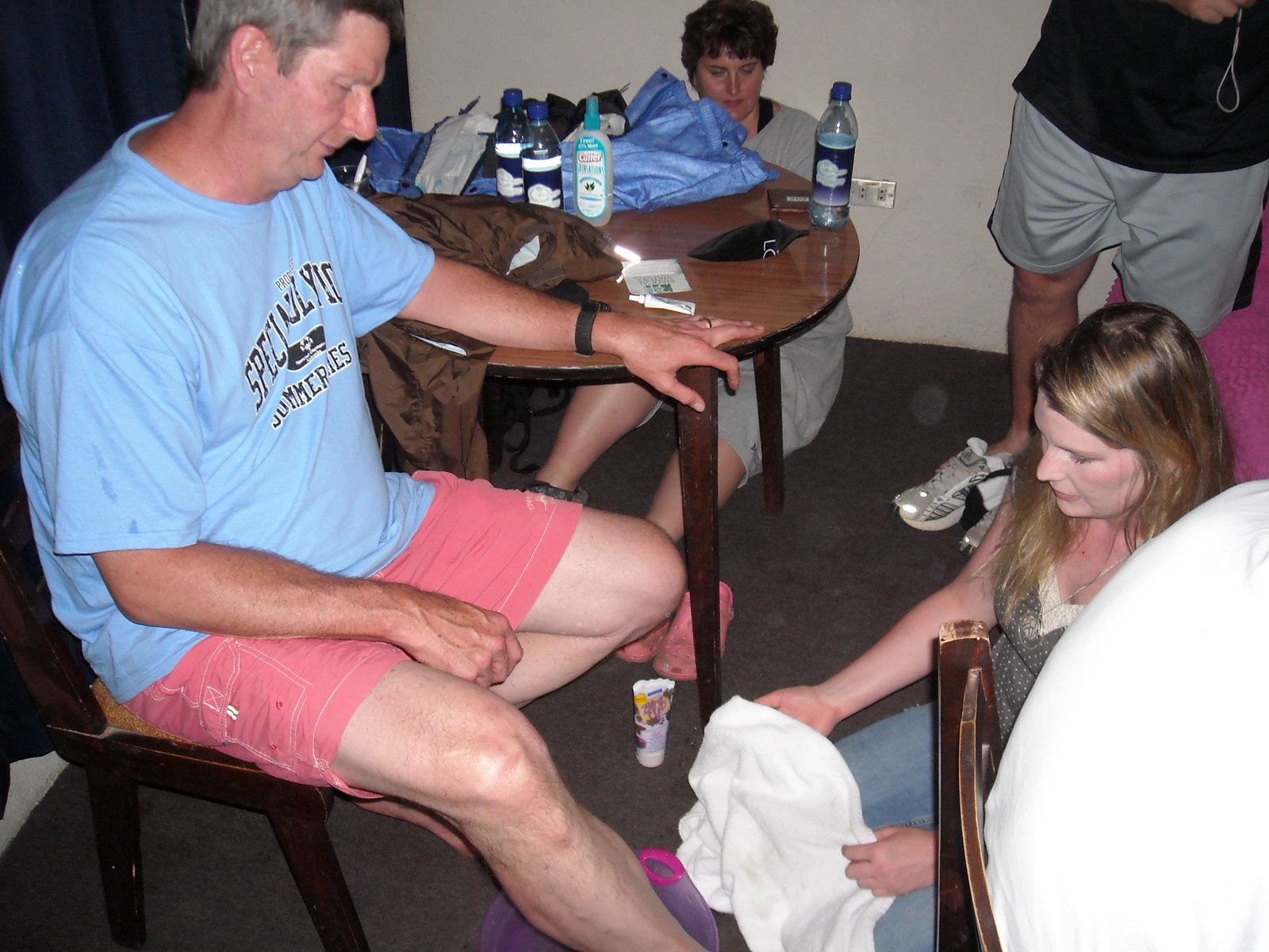 [Guatemal+July+2008+Rick+Courtney+footwashing.jpg]