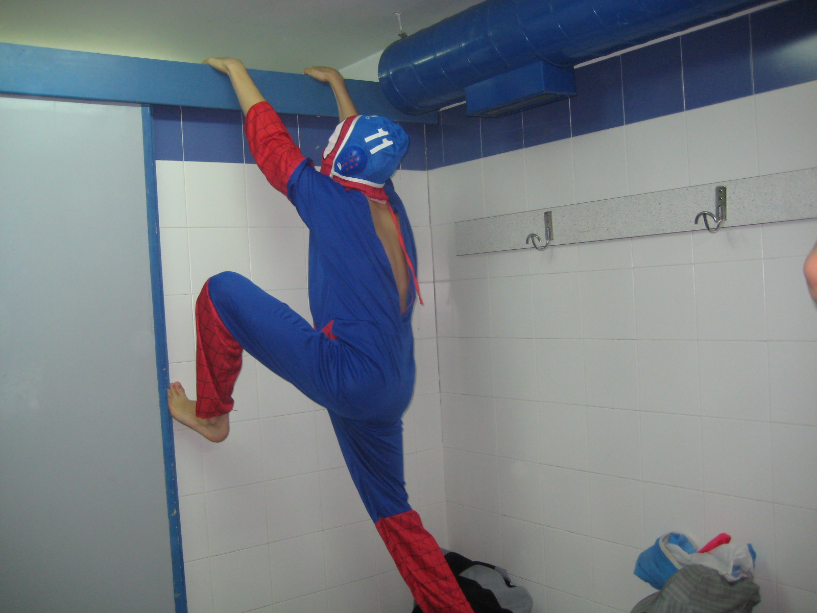 [08-02-08+Spiderman+waterpolo+003.jpg]