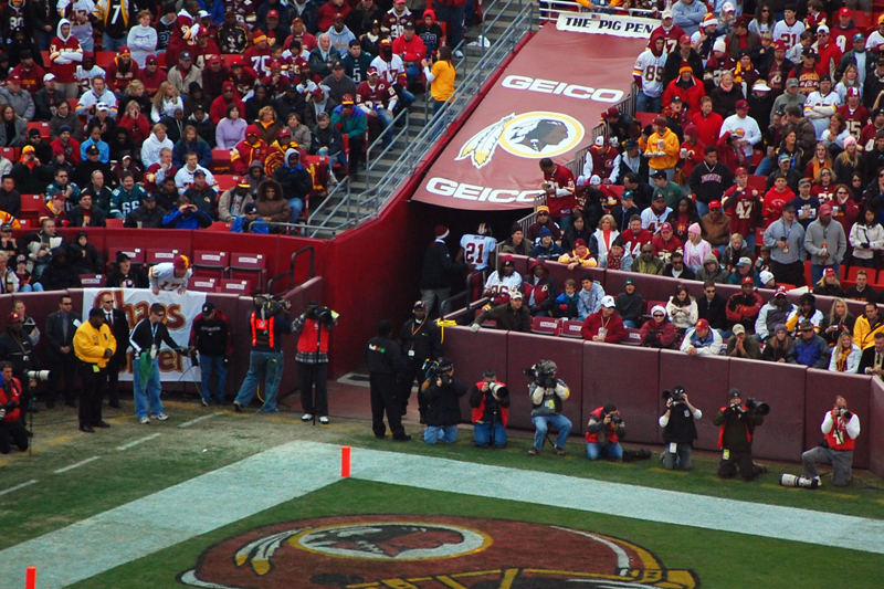 [Sean+Taylor+leaving+FedEx+Field+for+the+last+time.jpg]
