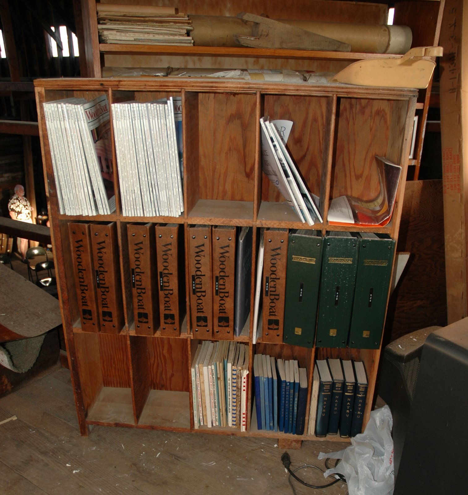 [a+woodenboat+bookshelf.jpg]