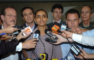 [Brasília+-+Ministra+do+Meio+Ambiente,+Marina+Silva,+fala+à+imprensa+após+sobrevoar+áreas+desmatadas+no+Mato+Grosso.jpg]