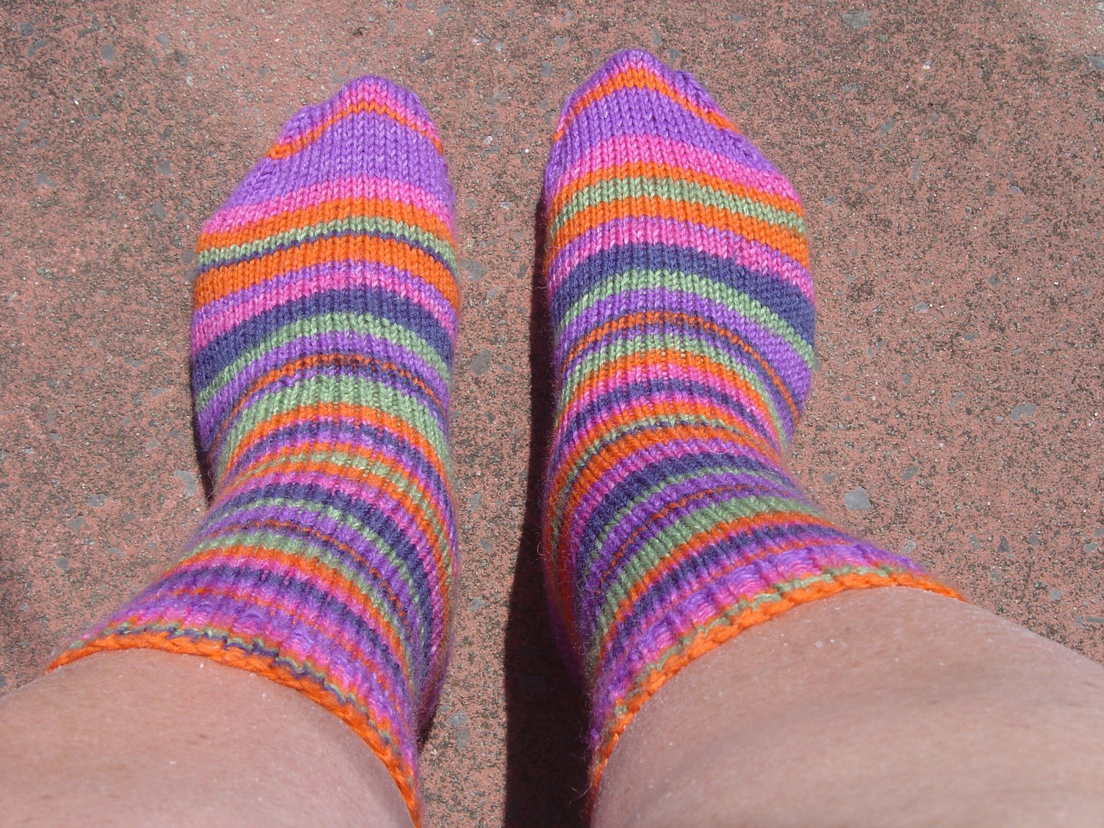 [Vic's+finished+rainbow+socks+004.JPG]
