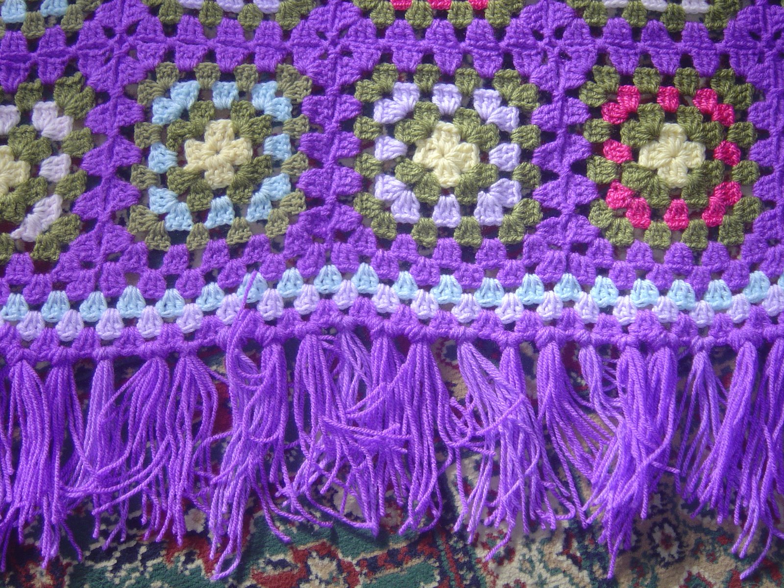 [finished+purple+granny+square+shawl+005.JPG]