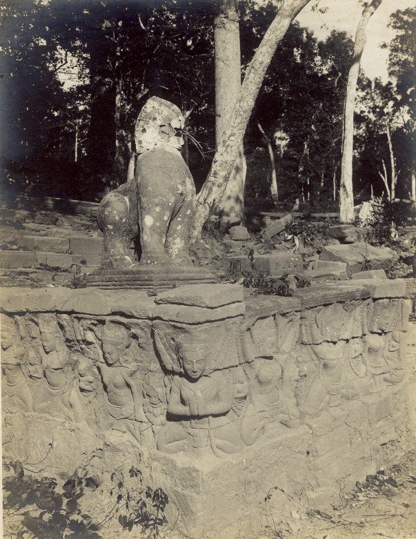[Angkor-1922-05-TerrasseDuRoiLépreux-r3.jpg]