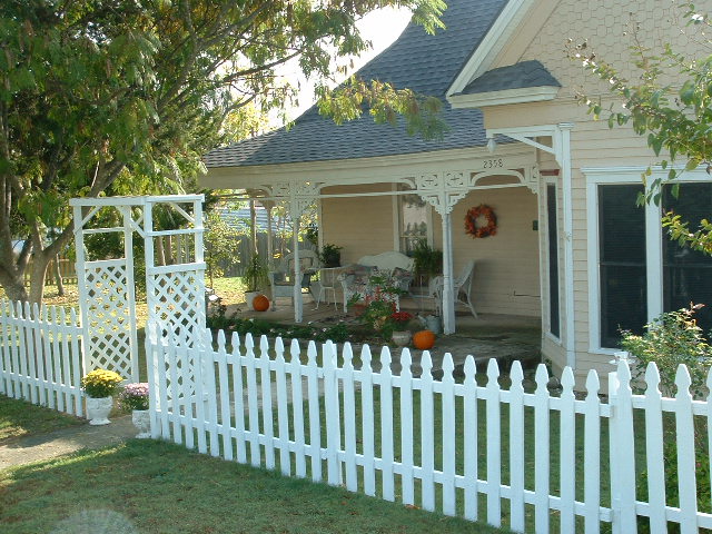 [picketfencecottage017.jpg]