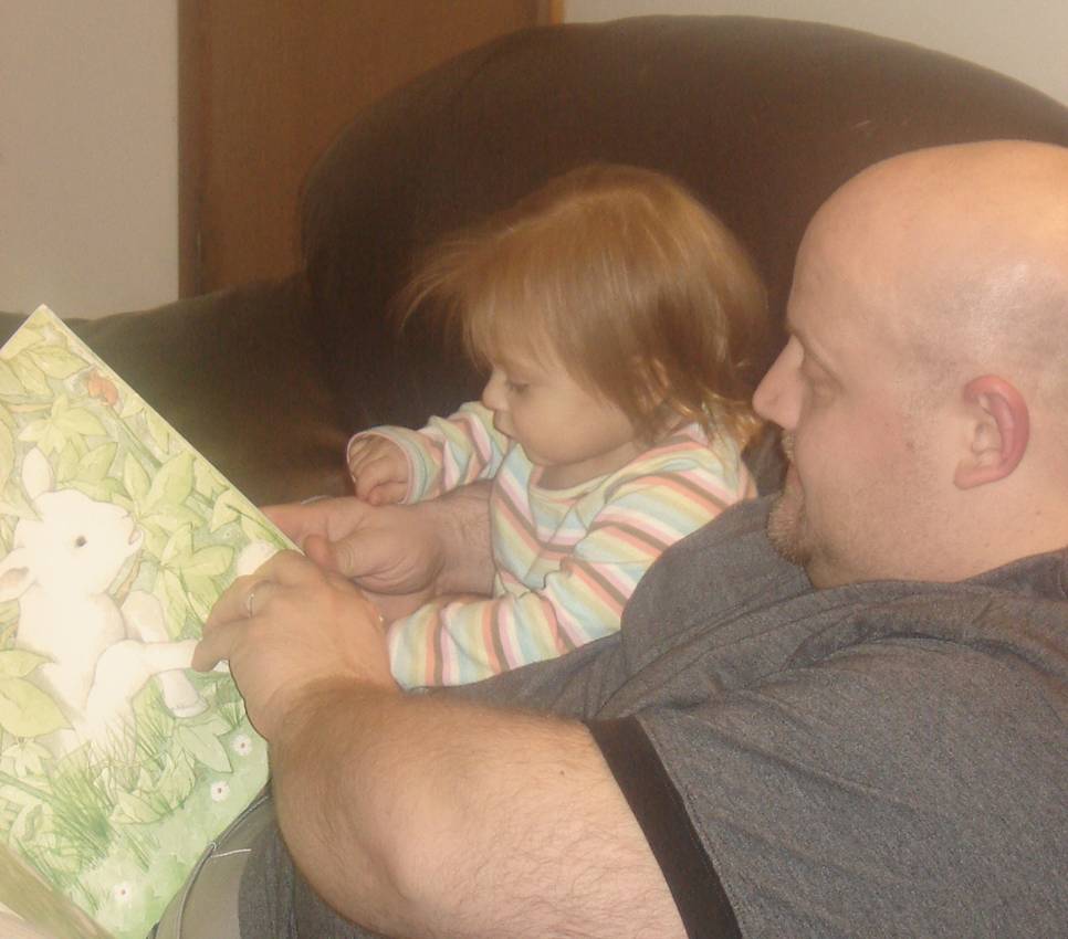 [Daddy+and+Casey+Reading.jpg]
