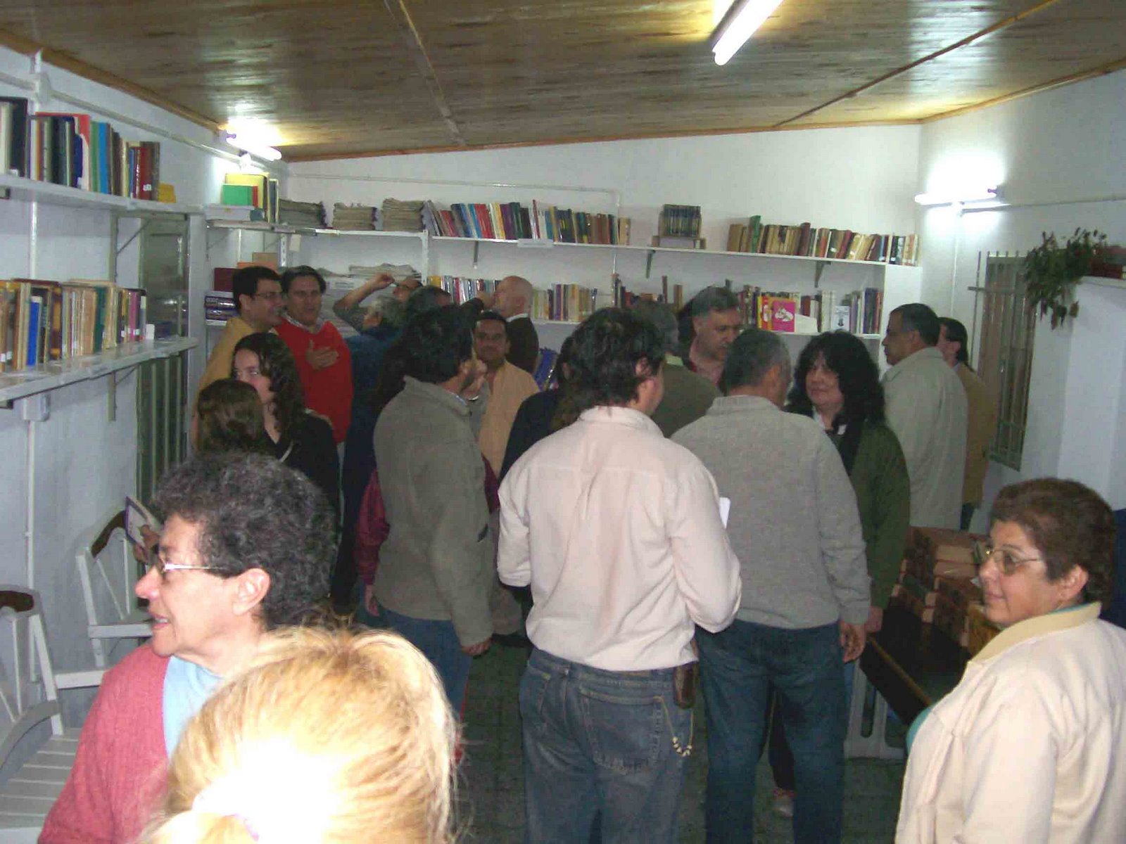 [Vista+interna+de+la+flamante+Biblioteca+popular+Barrios+del+Sur+de+Goya.jpg]