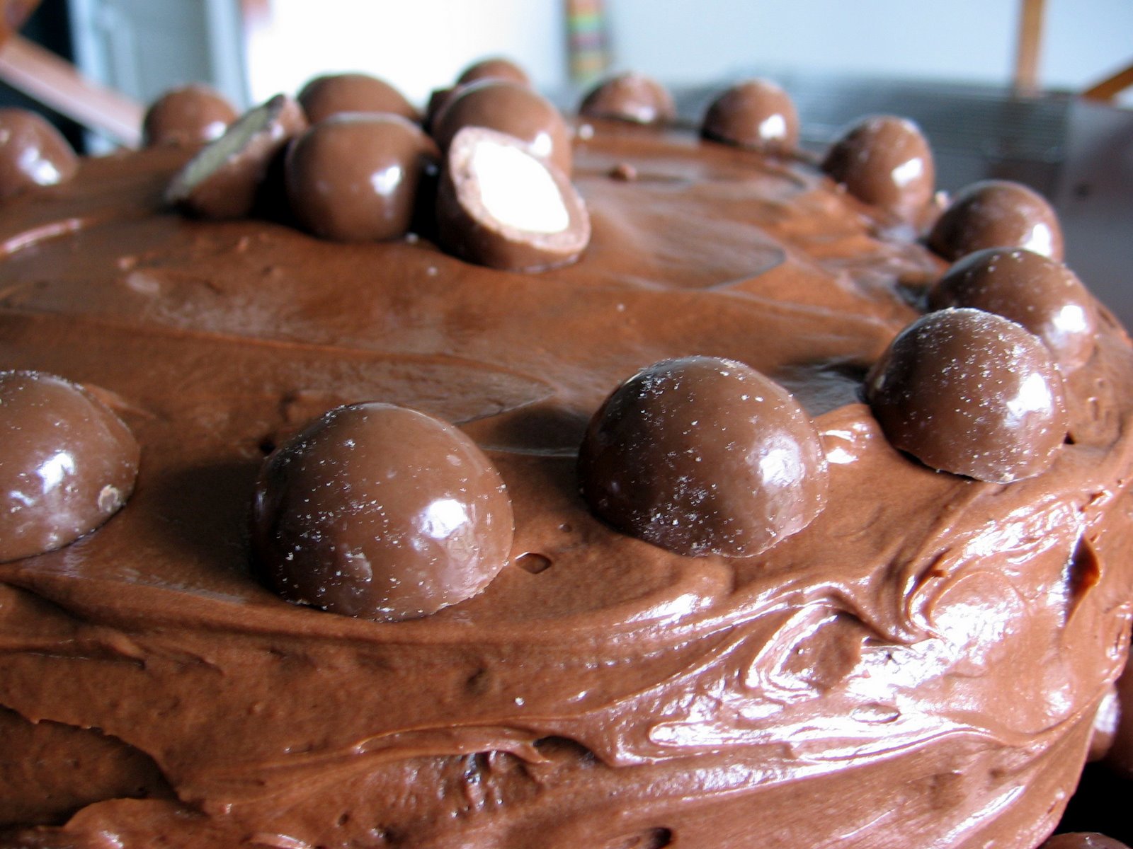 [malted+chocolate+cake+4.jpg]