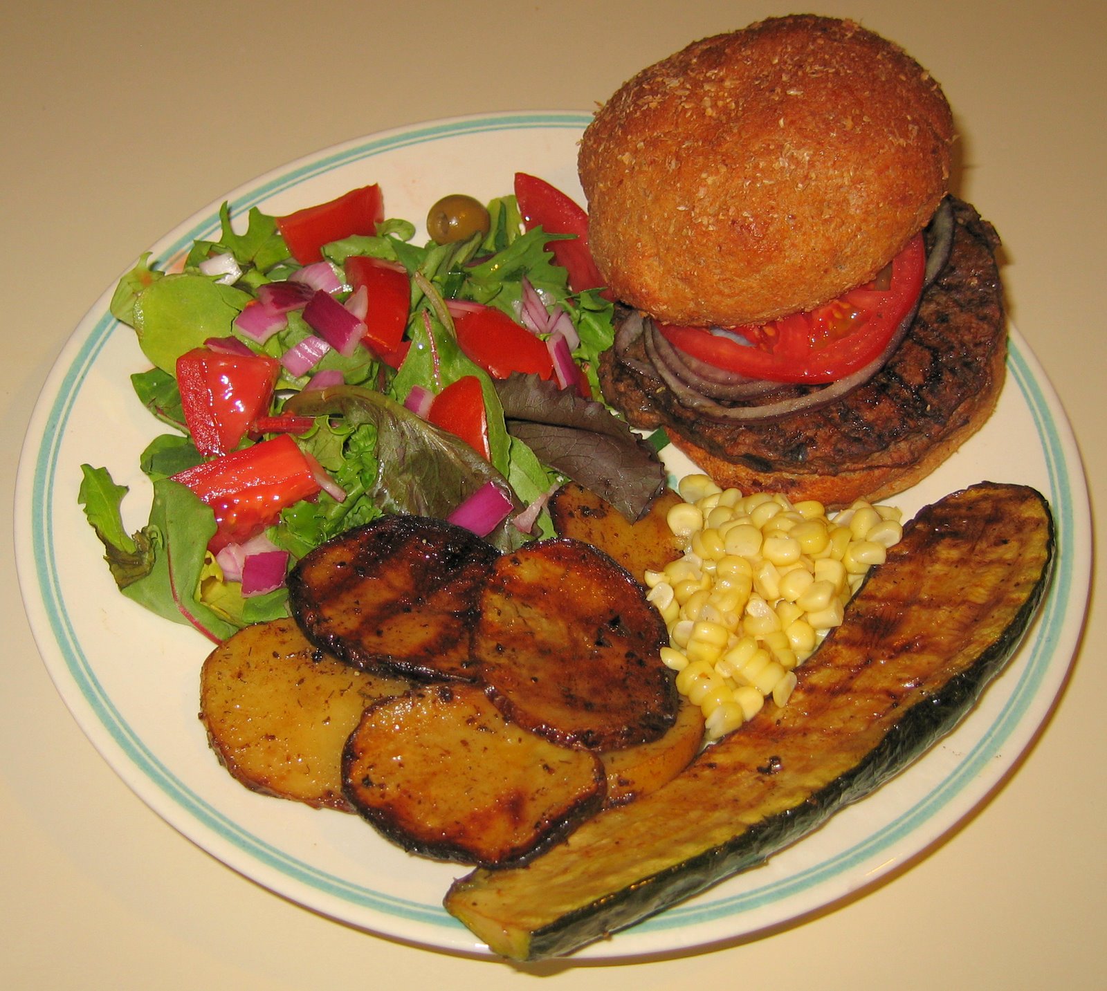 [20070904+Grilled+Eggplant+Burger+with+Grilled+Vegetables.jpg]