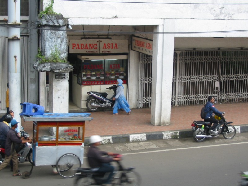 Straßenszene in Bandung, Indonesien