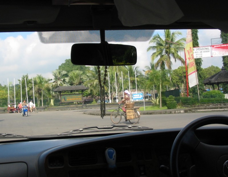 [Autofahrt+in+Yogyakarta.jpg]