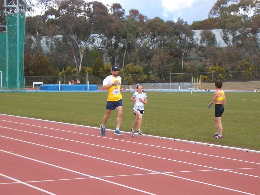 Ewen races the girl, 3000m