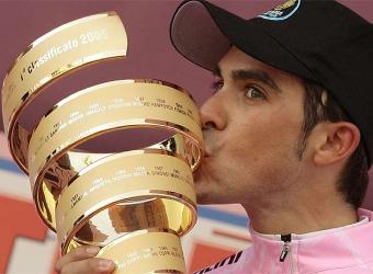 [Contador_disfruta_triunfo_Giro.jpg]
