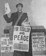 [daily-worker-selling-circa1939.JPG]