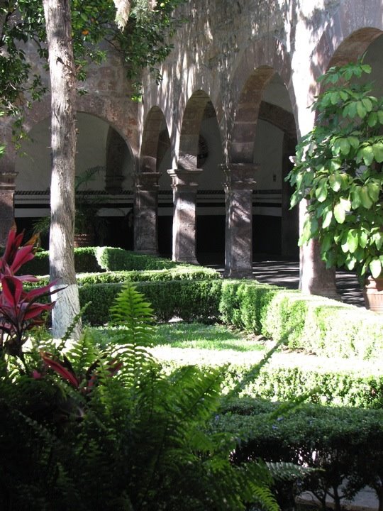 [Convent+courtyard+garden.JPG]