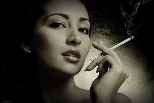 [AB+!+Mujer+Fumando+1.jpg]