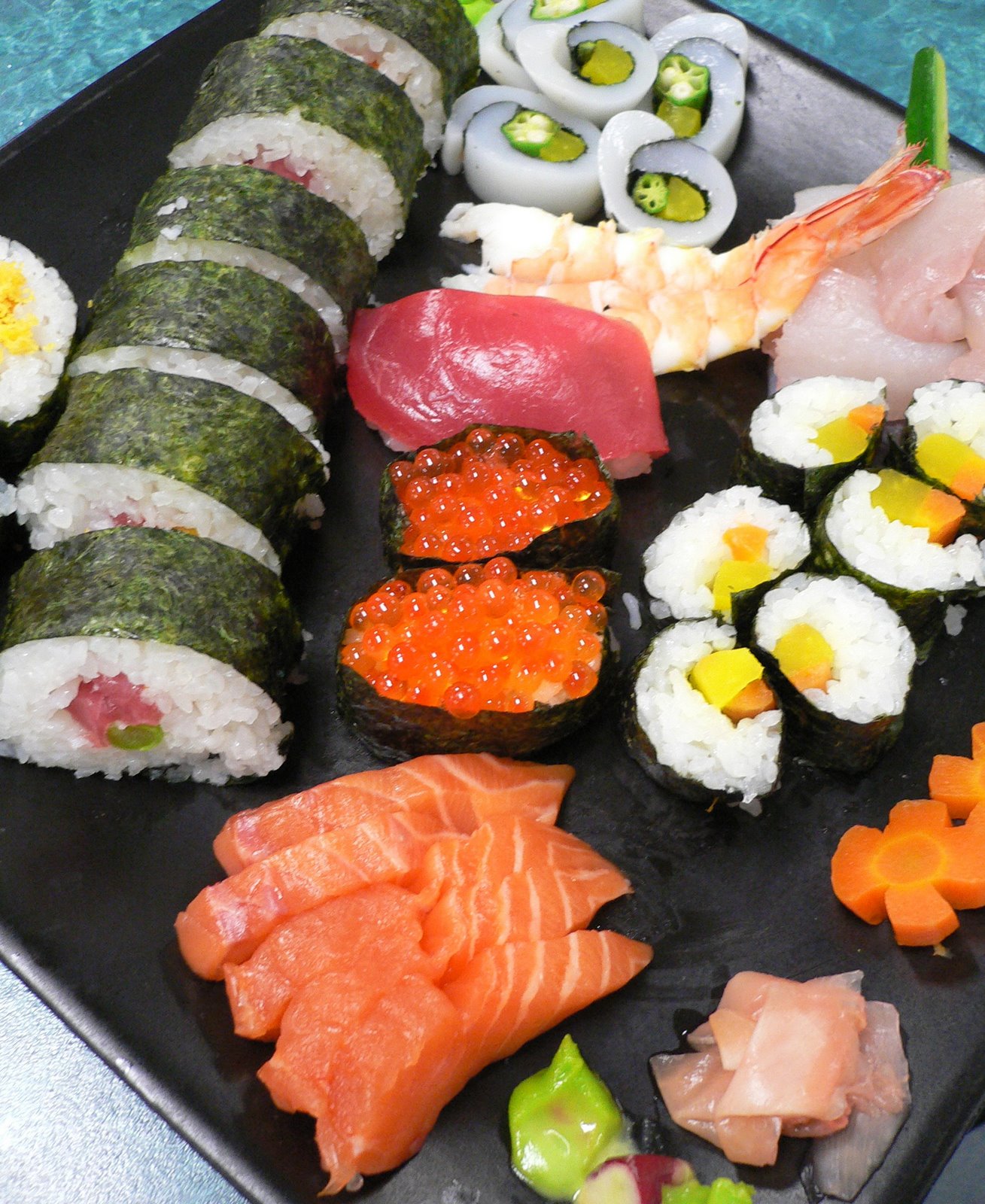[sushi+&+sashimi+platter+long.jpg]