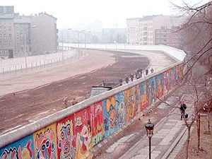 [300px-Berlinermauer.jpg]