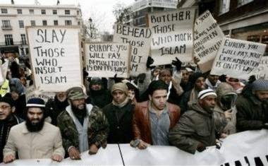 [Muslim+freak+placards+in+UK.jpg]