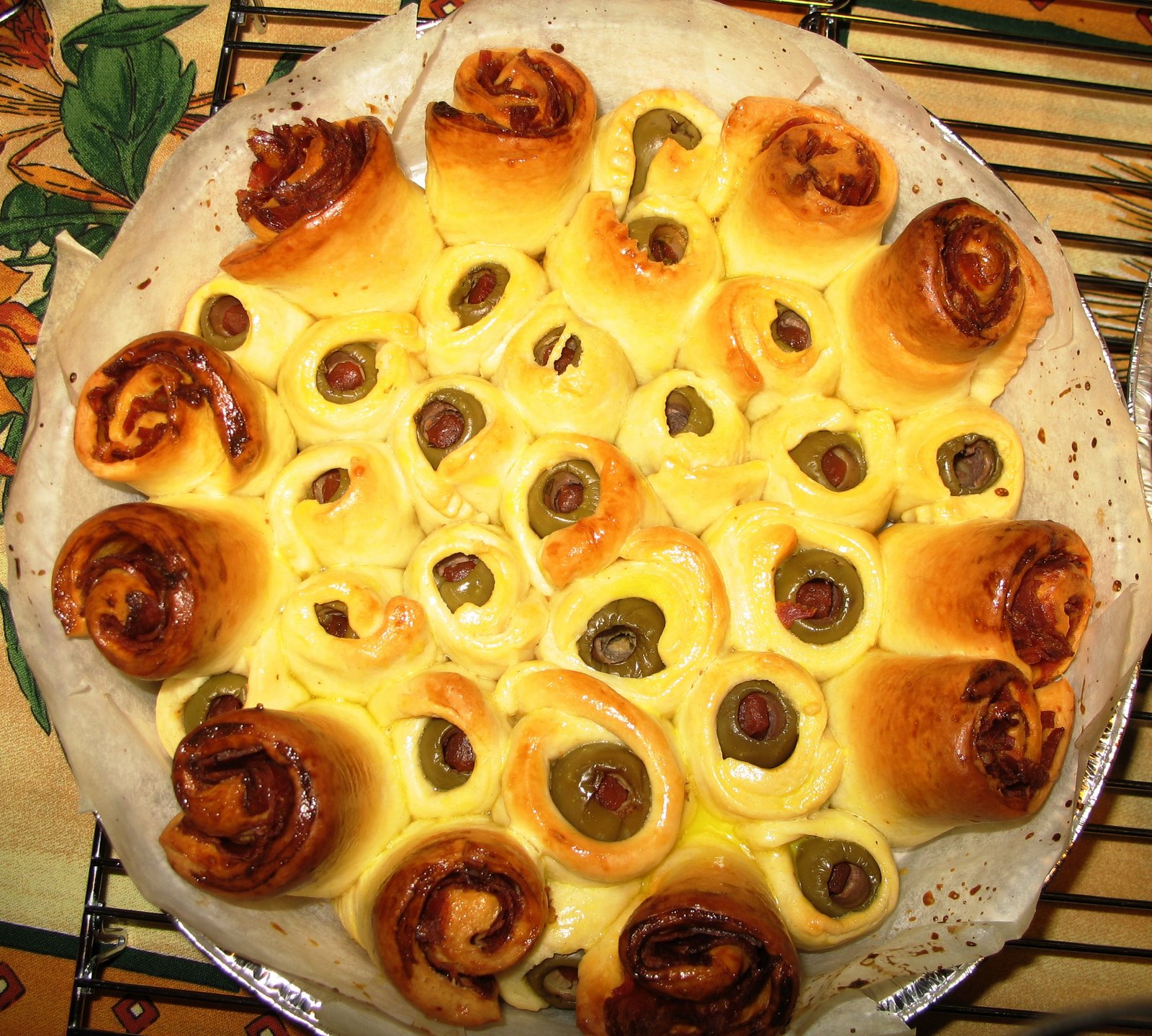 [IMG_0808+Torta+delle+rose+olive+salsiccia+piccante.jpg]