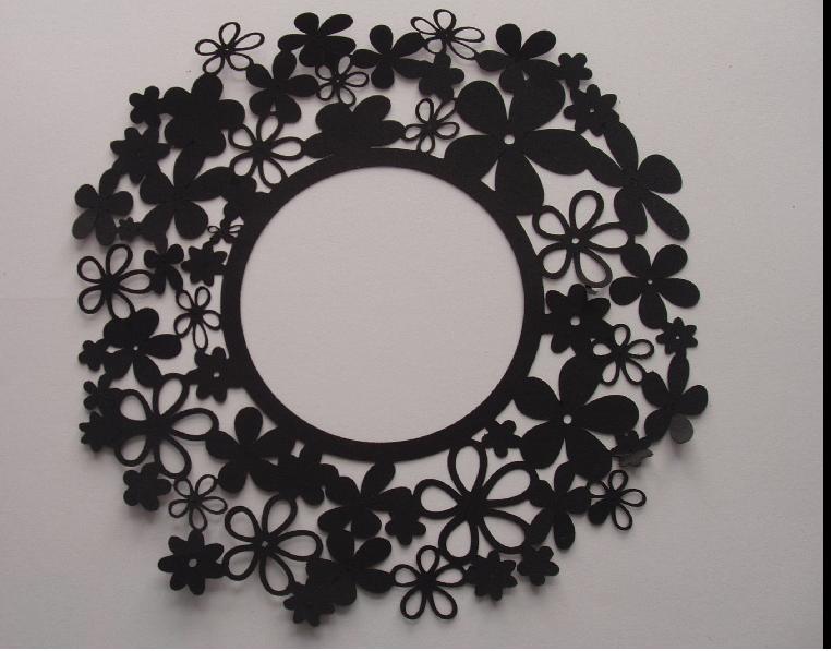 [circle+flower+frame+black+base_Susan.JPG]