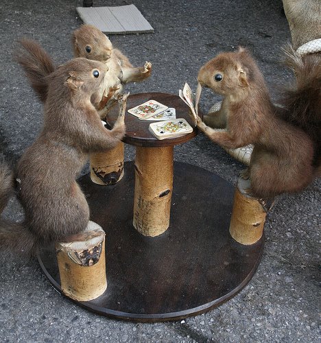 [squirrels playing poker.jpg]