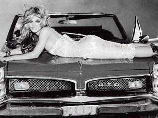[Britney+on+car+2.JPG]
