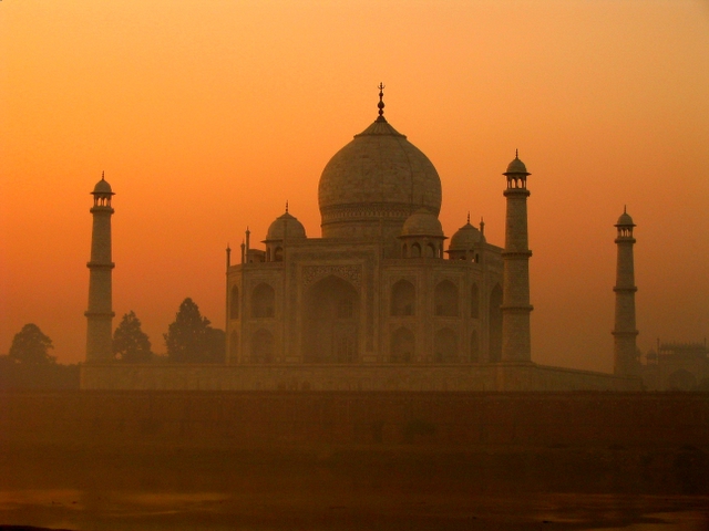 [The+base+of+the+Taj+is+a+large,+multi-chambered+structure-739059.jpg]