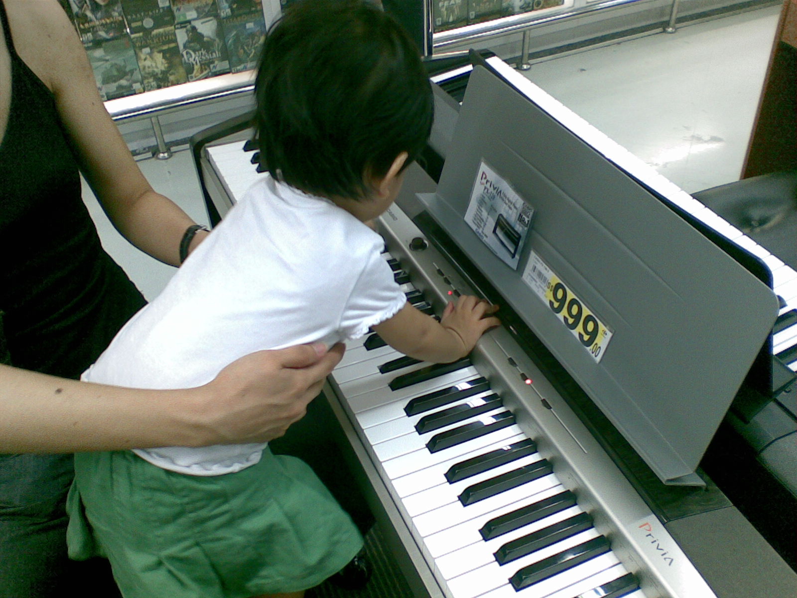 [Play+piano.jpg]