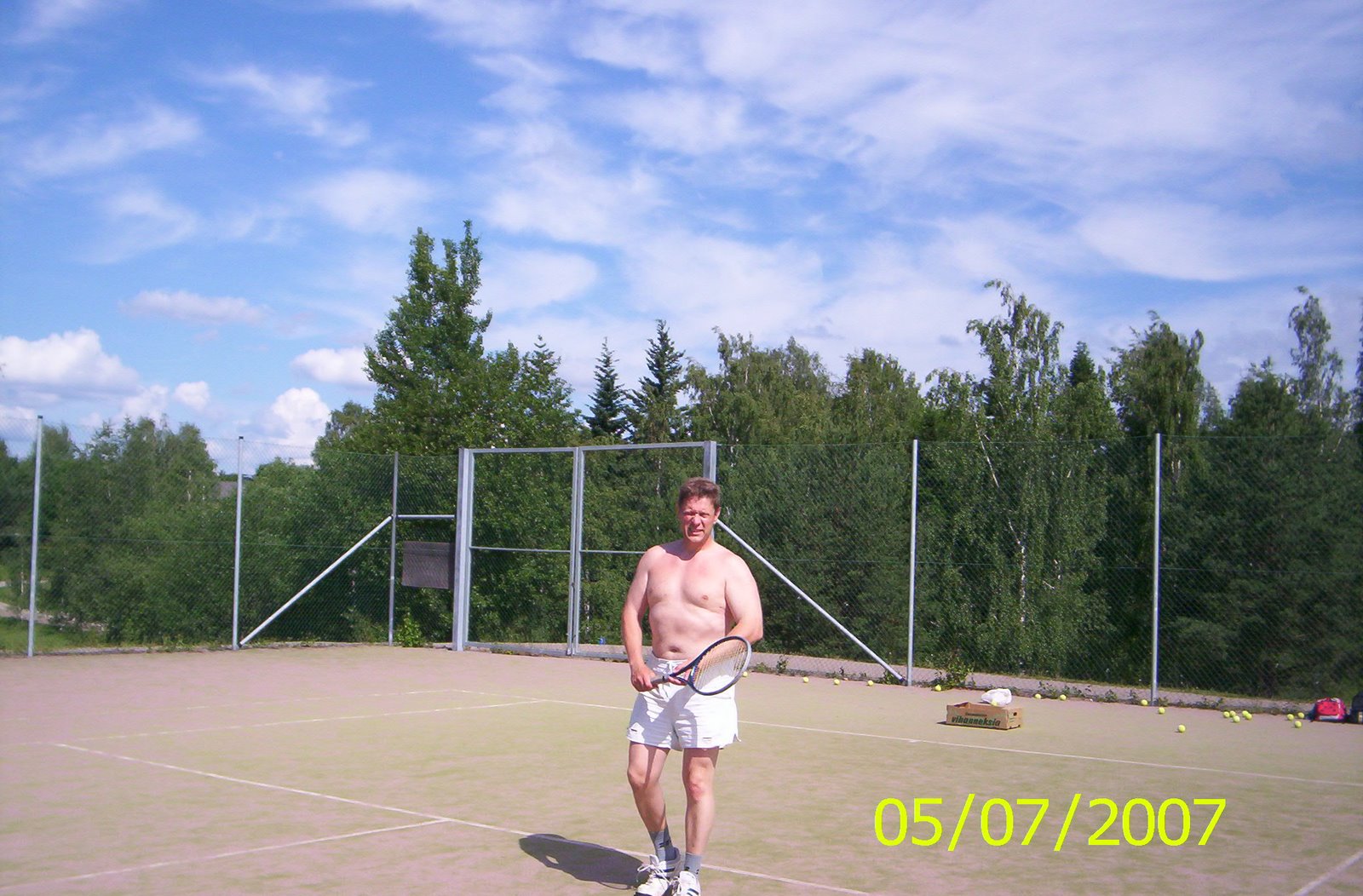 [Olavi+Lehto+Nokian+tenniskentällä+5.7.2007.jpg]