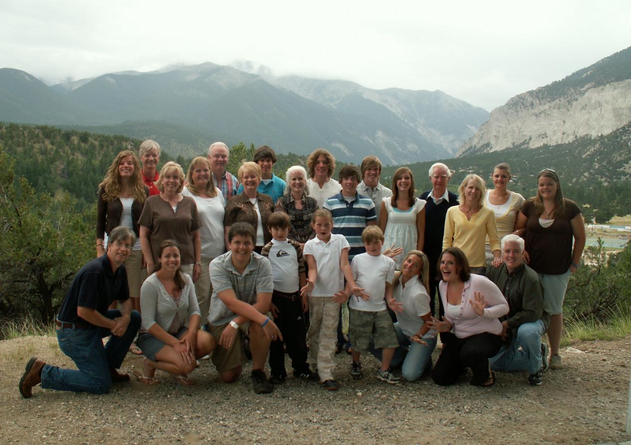 [1.+Van+Kirk+Family+in+Colorado+8-19-07.JPG]