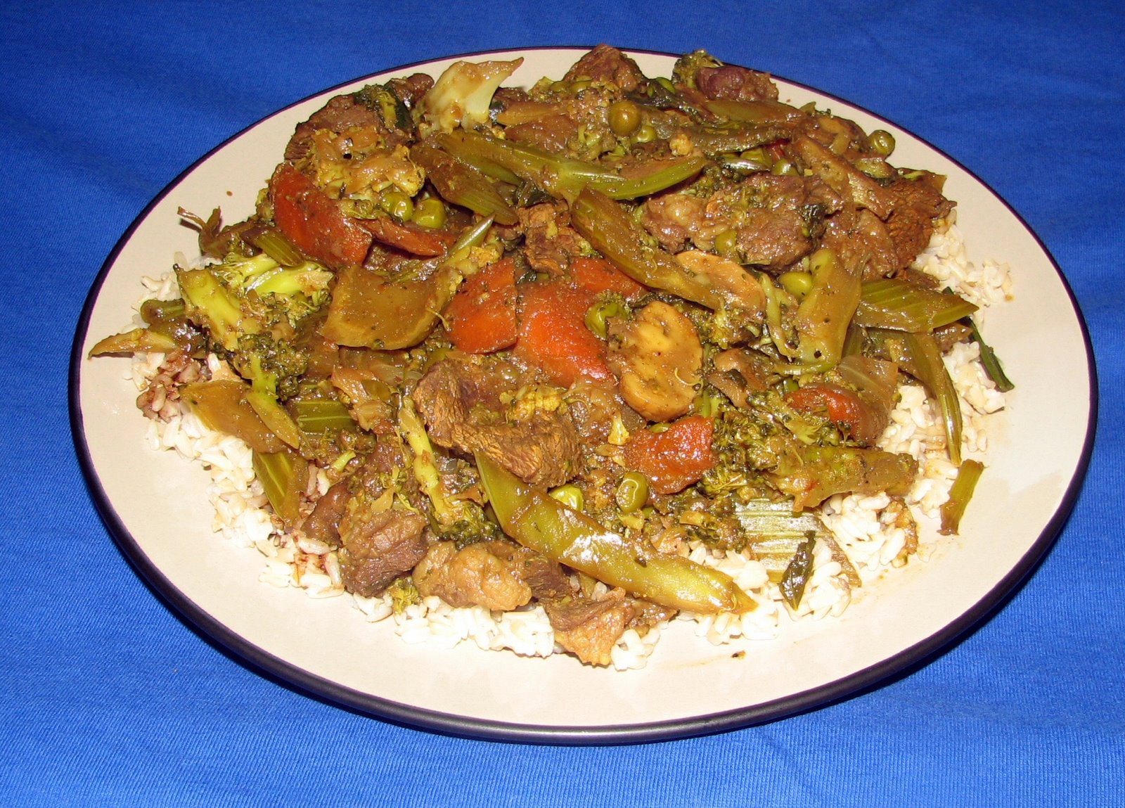 [+Indonesean+Style+Beef+Curry+on+Brown+Rice.JPG]