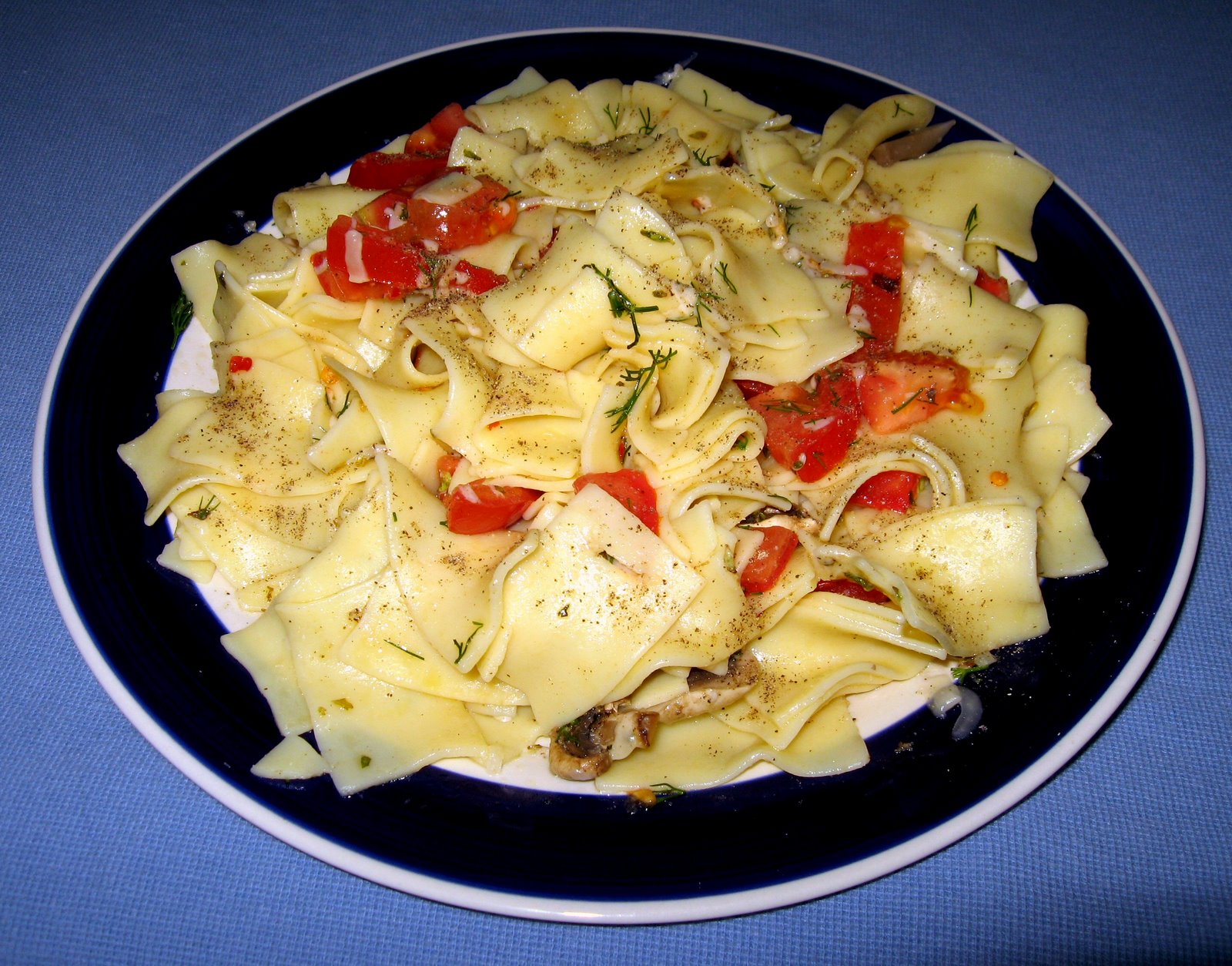 [Broad+Noodles+with+Fresh+Tomatoes+&+Cheese.JPG]