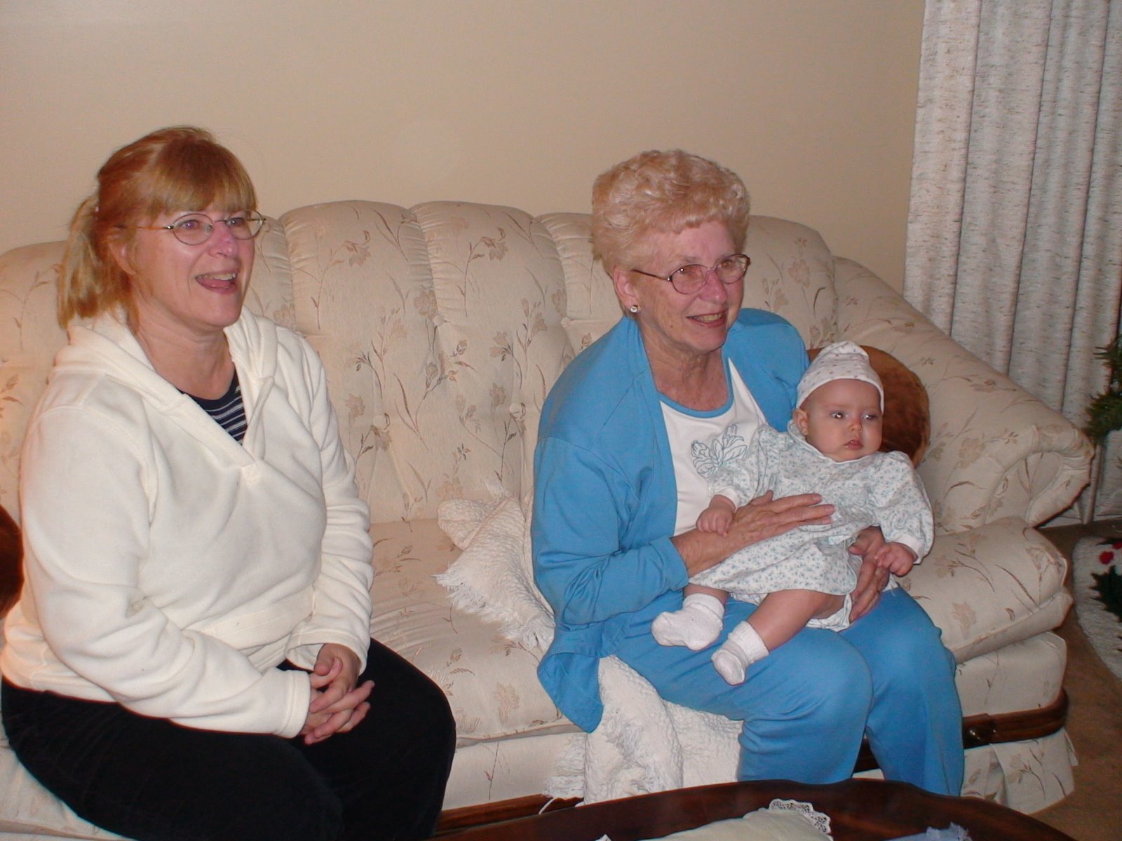 [Nana,+Grandma,+and+Vanessa.JPG]