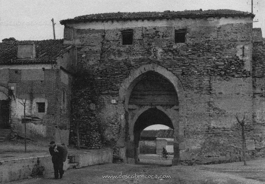 [t_puerta+de+la+villa+en+1945.jpg]