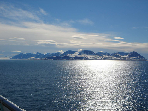 [32_Sailing_down_Svalbard_blog.jpg]