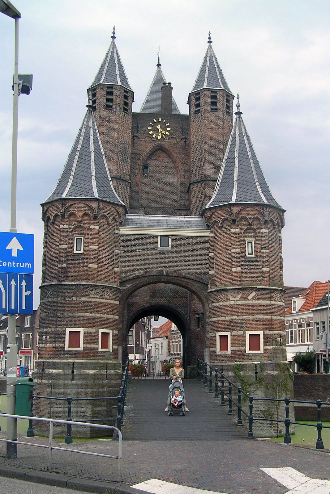 [w02-Haarlem-Puerta+de+Amsterdamse.jpg]