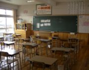 [180px-Japanese_classroom.jpg]