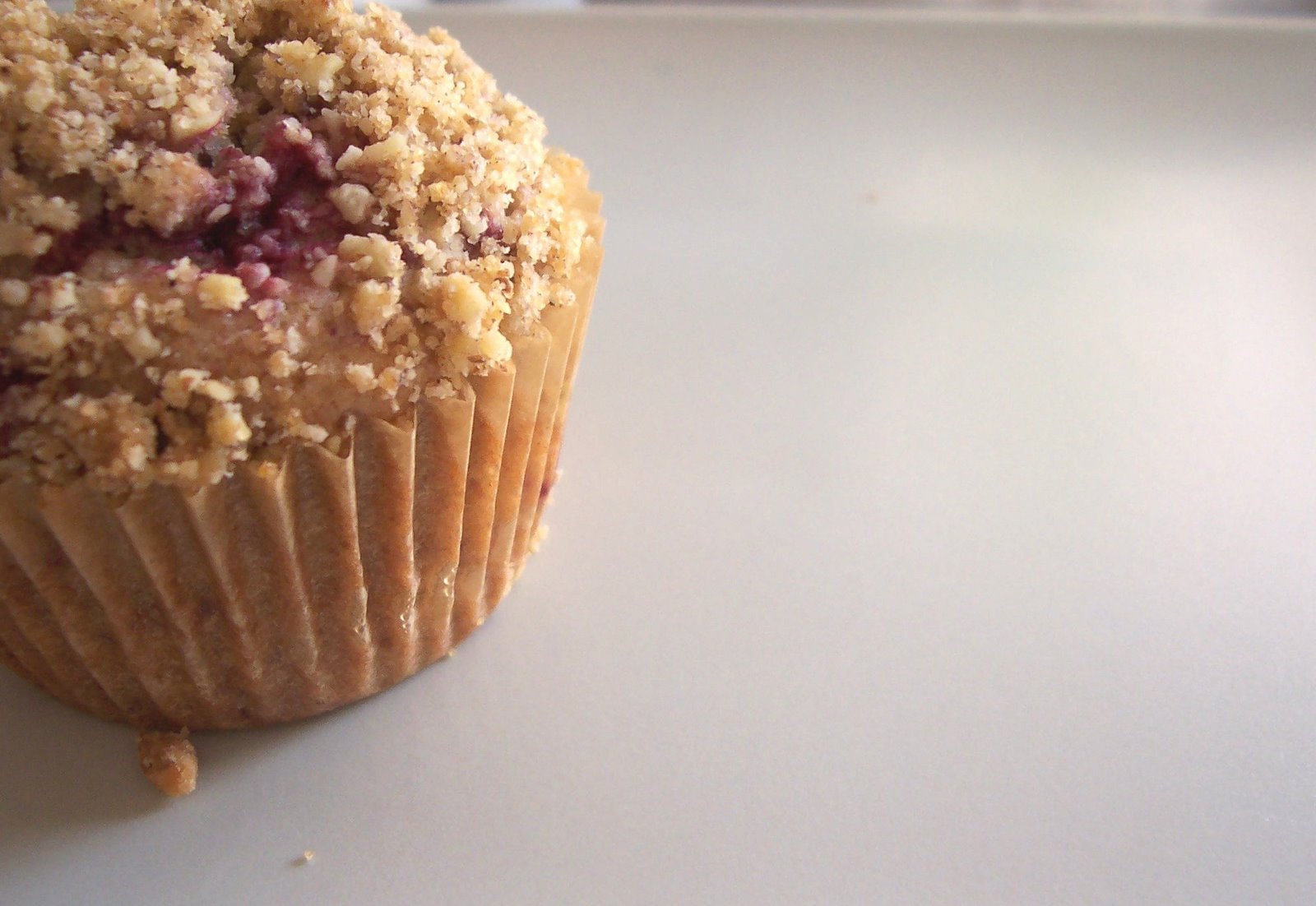 [raspberry+crumble+muffin+I.jpg]