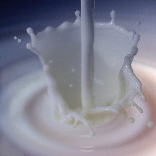 [milk%20drop_4641b1118bc14.jpg]