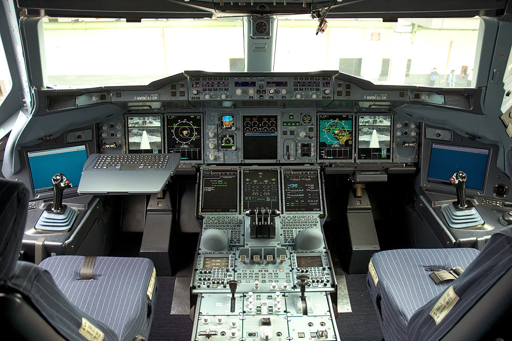 [Airbus_A380_cockpit.jpg]