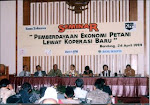 Menjadi nara sumber seminar  Bisnis Indonesia