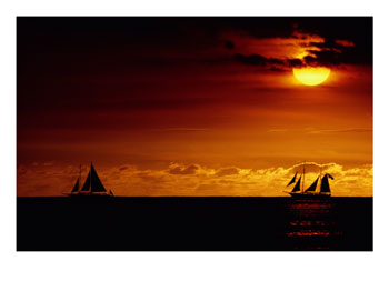 [100248~Siluetas-de-barcos-de-velas-en-el-Oceano-Pacifico-en-la-puesta-de-sol-Posteres.jpg]