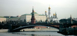 [300px-2003-04-18_Moscow_Kremlin.jpg]
