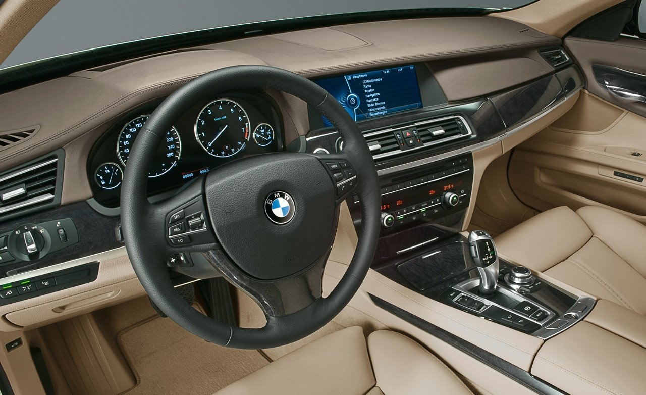 [BMW_7-Series_interior.jpg]
