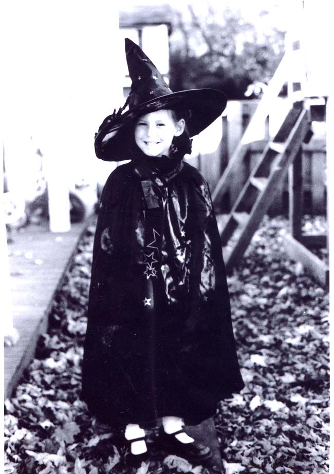 [Halloween06_witch2.jpg]