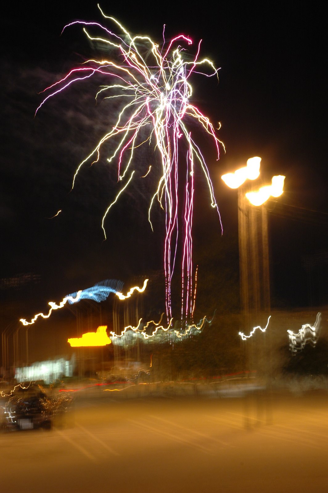 [09-28+Fireworks+2007+011.jpg]