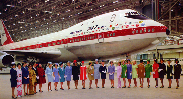 [747_flight_attendants.jpg]