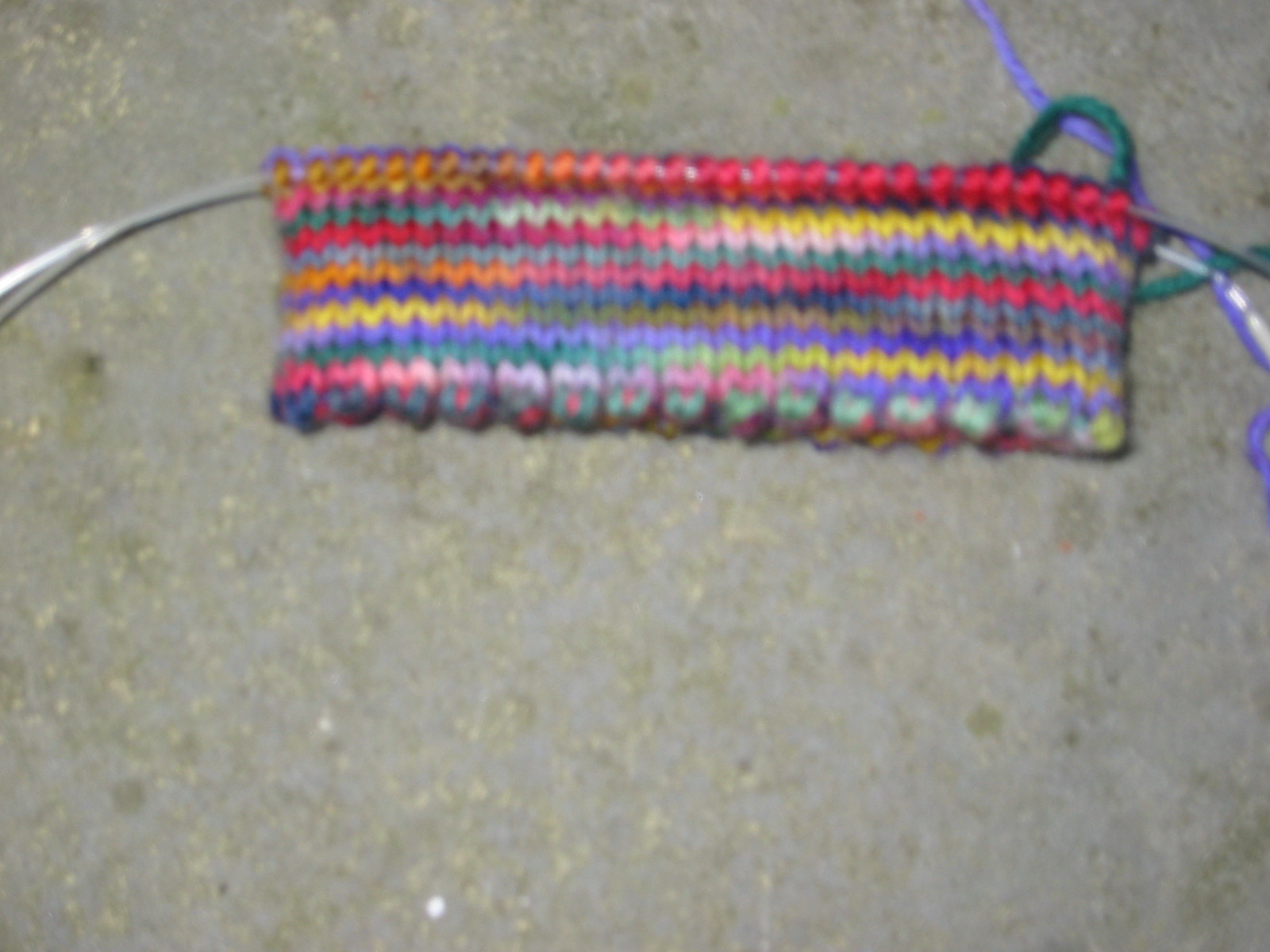 [clown+yarn+knit.jpg]